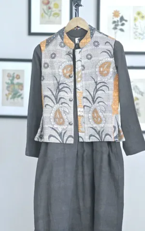 KANTHA SLEEVELESS JACKET - CELOISE